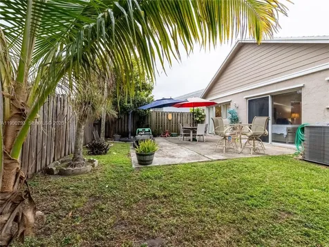 206 SW 159th Way Sunrise FL 33326
