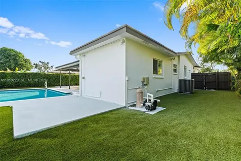 4440 NW 19th Avenue Oakland Park FL 33309