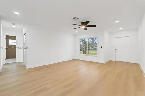 4440 NW 19th Avenue Oakland Park FL 33309