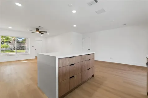 4440 NW 19th Avenue Oakland Park FL 33309