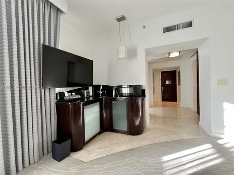 4391 Collins Avenue Miami Beach FL 33140