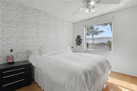 15842 NW 10th Street Pembroke Pines FL 33028