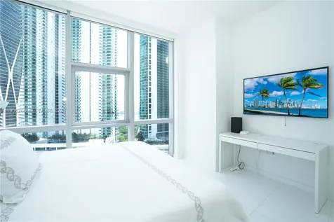 851 NE 1st Avenue Miami FL 33132