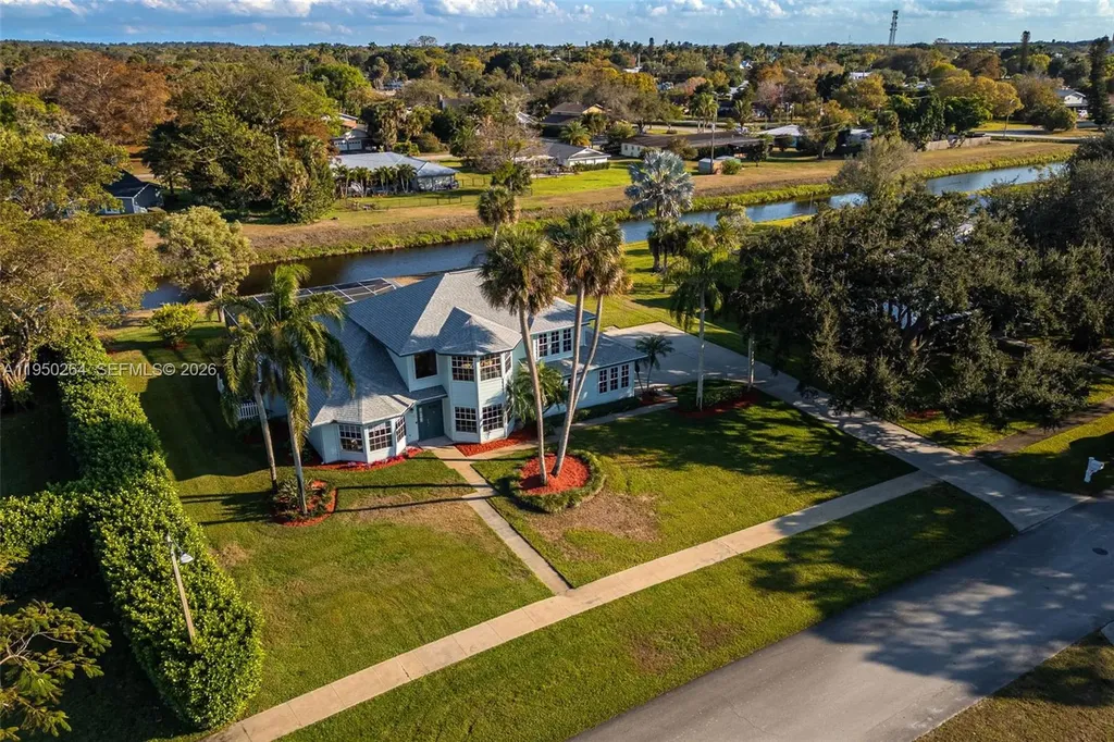 108 Ridgewood Avenue Clewiston FL 33440