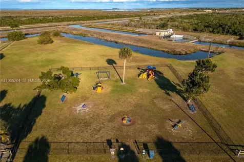 108 Ridgewood Avenue Clewiston FL 33440