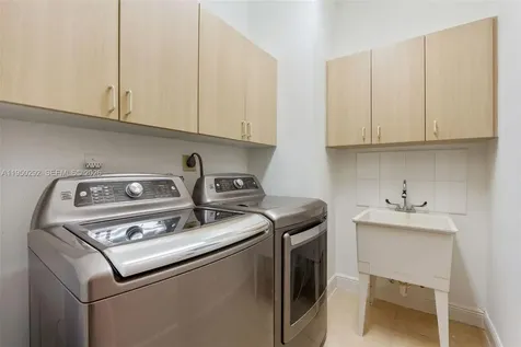 8281 SW 84th Terrace Miami FL 33143
