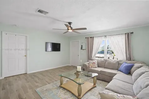 142 NW 10th Court Boynton Beach FL 33426