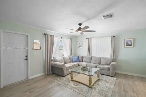142 NW 10th Court Boynton Beach FL 33426