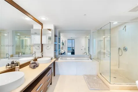 495 Brickell Miami FL 33131