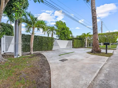3341 NW 20th Street Miami FL 33142