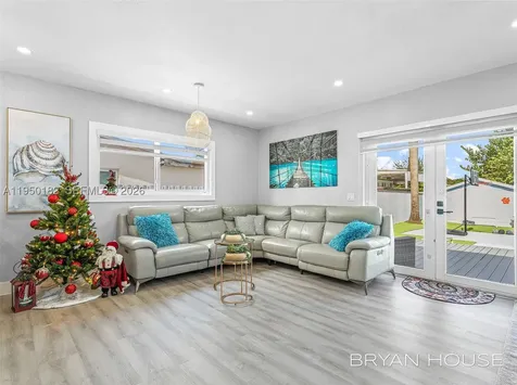 3341 NW 20th Street Miami FL 33142