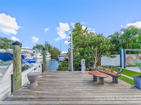 3341 NW 20th Street Miami FL 33142