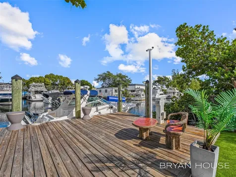 3341 NW 20th Street Miami FL 33142