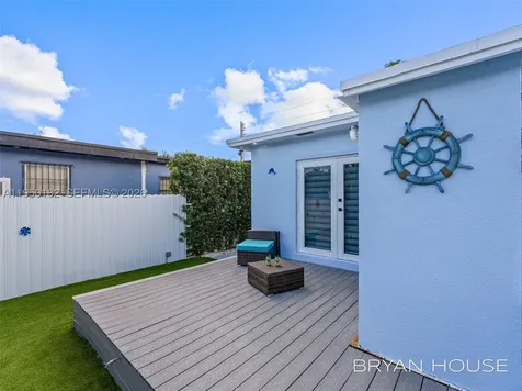 3341 NW 20th Street Miami FL 33142