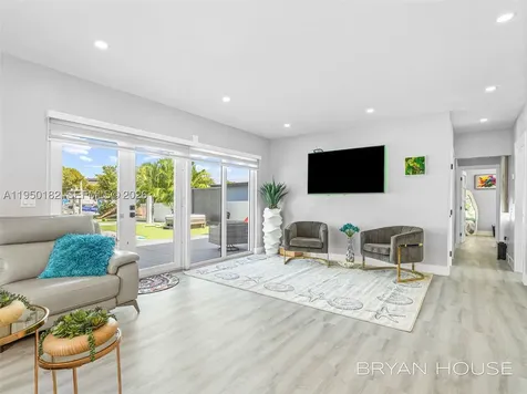 3341 NW 20th Street Miami FL 33142