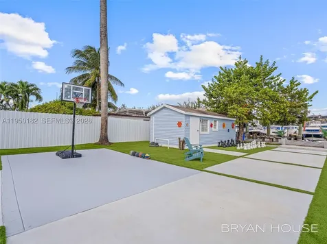 3341 NW 20th Street Miami FL 33142