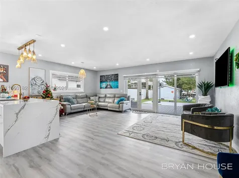3341 NW 20th Street Miami FL 33142