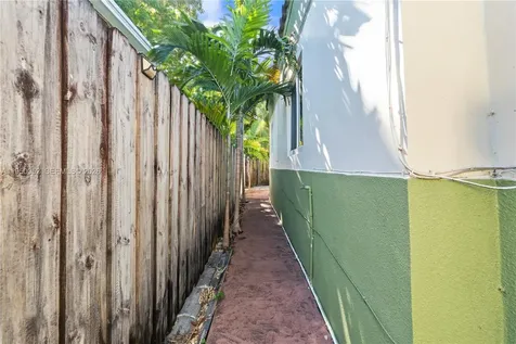 1428 SW 20th Street Miami FL 33145