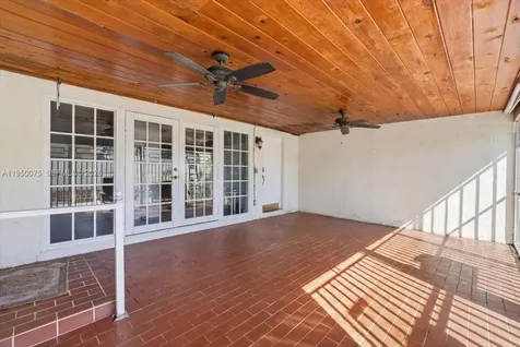 10133 NW 5th Terrace Miami FL 33172