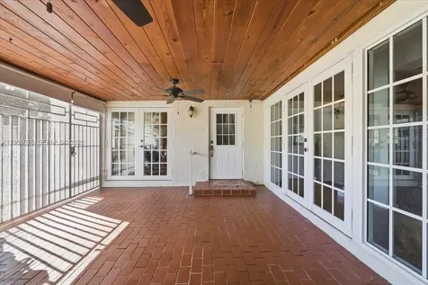 10133 NW 5th Terrace Miami FL 33172