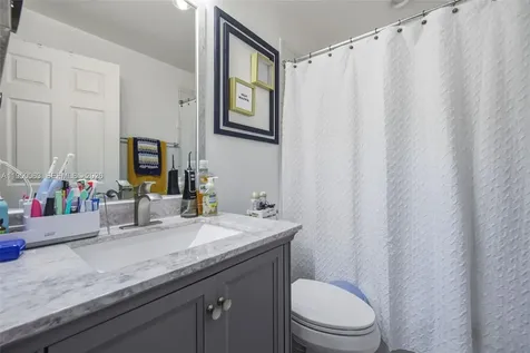 6038 SW 19th Place North Lauderdale FL 33068