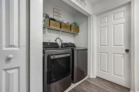 6038 SW 19th Place North Lauderdale FL 33068