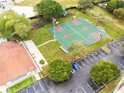 6038 SW 19th Place North Lauderdale FL 33068