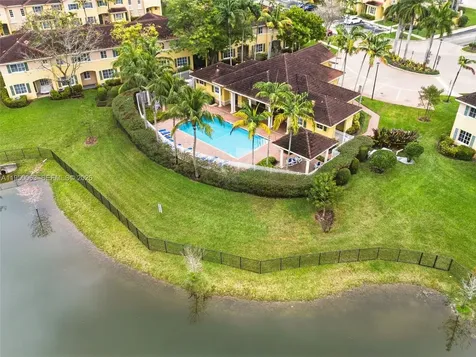 6038 SW 19th Place North Lauderdale FL 33068