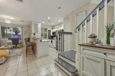 6038 SW 19th Place North Lauderdale FL 33068