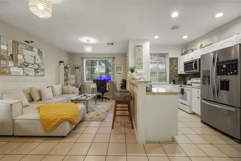 6038 SW 19th Place North Lauderdale FL 33068