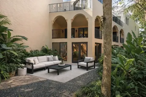 3471 Main Highway Miami FL 33133