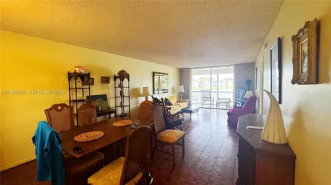 9423 S Hollybrook Lake Drive Miramar FL 33025