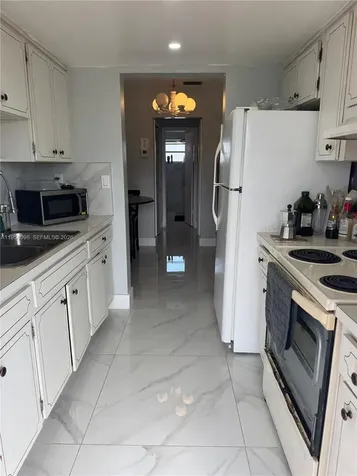 1825 Cleveland Street Hollywood FL 33020