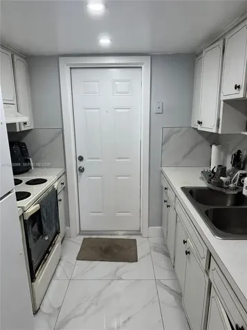 1825 Cleveland Street Hollywood FL 33020