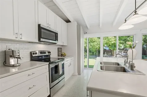 453 NE 89th Street El Portal FL 33138