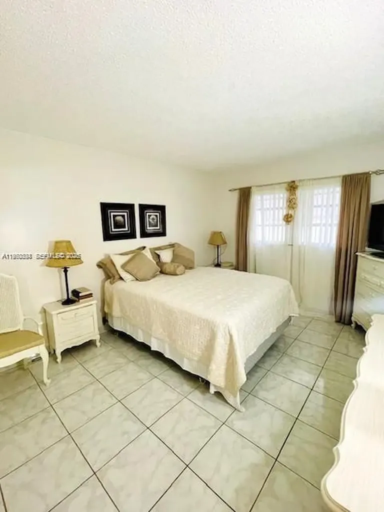 5300 Washington Street Hollywood FL 33021