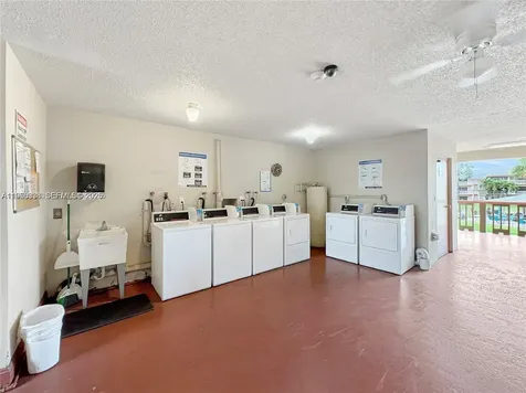 5300 Washington Street Hollywood FL 33021