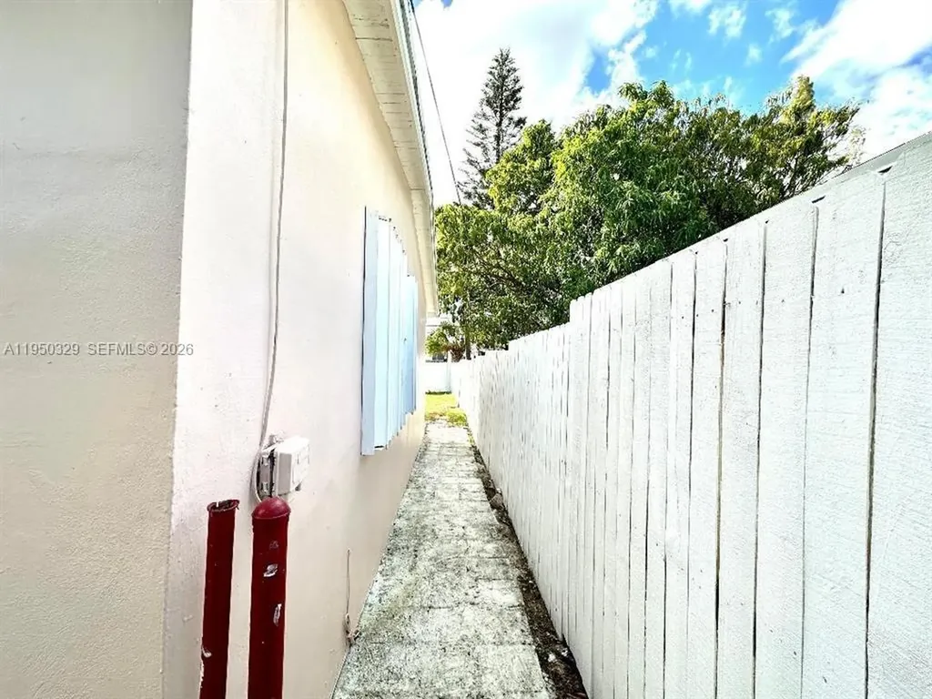 525 NW 15th Terrace Fort Lauderdale FL 33311