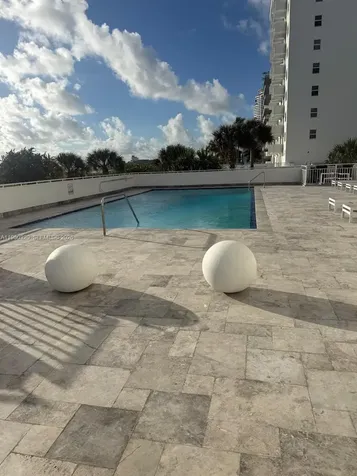 401 Ocean Drive Miami Beach FL 33139