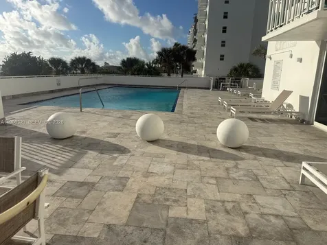 401 Ocean Drive Miami Beach FL 33139