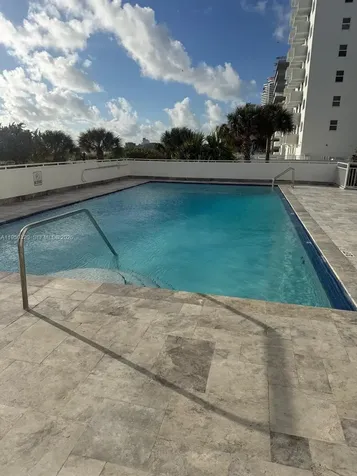 401 Ocean Drive Miami Beach FL 33139