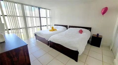 16909 N Bay Road Sunny Isles Beach FL 33160