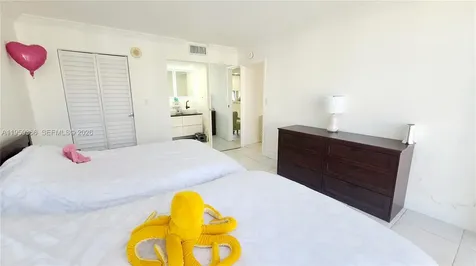 16909 N Bay Road Sunny Isles Beach FL 33160