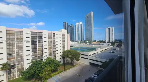 16909 N Bay Road Sunny Isles Beach FL 33160