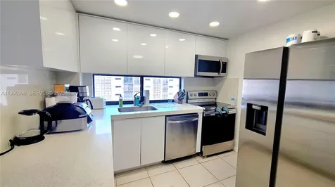 16909 N Bay Road Sunny Isles Beach FL 33160