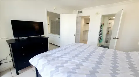 16909 N Bay Road Sunny Isles Beach FL 33160