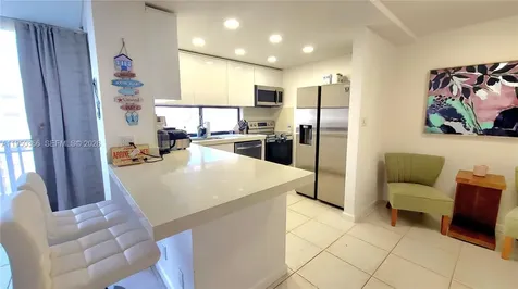 16909 N Bay Road Sunny Isles Beach FL 33160