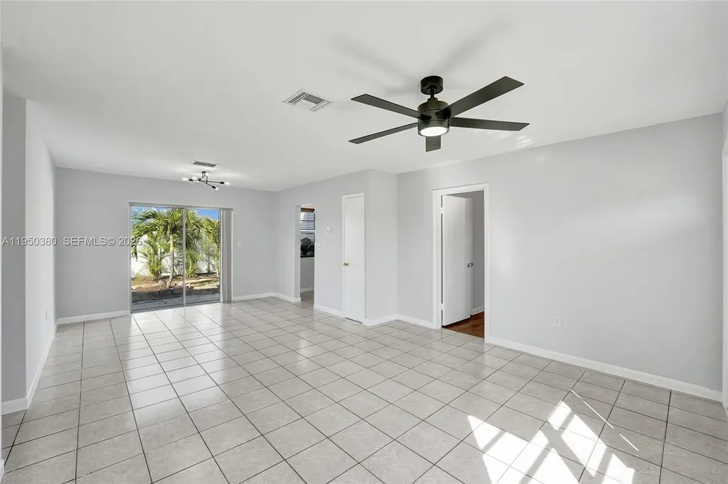 7601 Farragut Street Hollywood FL 33024