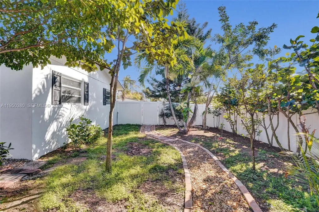 7601 Farragut Street Hollywood FL 33024