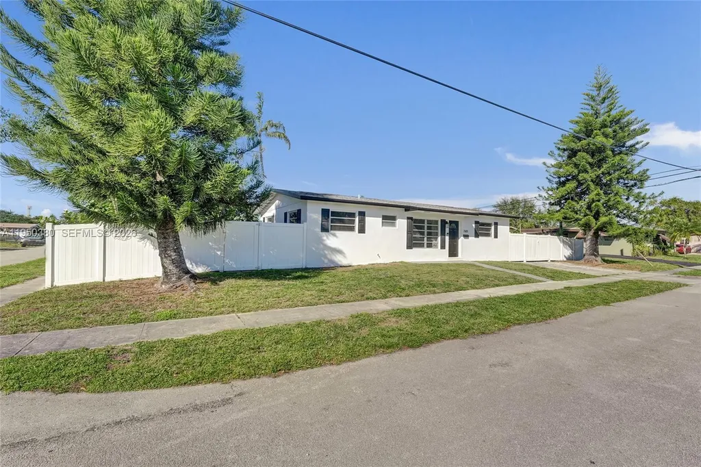 7601 Farragut Street Hollywood FL 33024